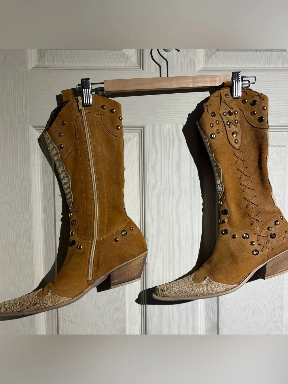 Studded Tan Suede Western Heeled Boots - Women in Great Condition - Picture 2 of 3